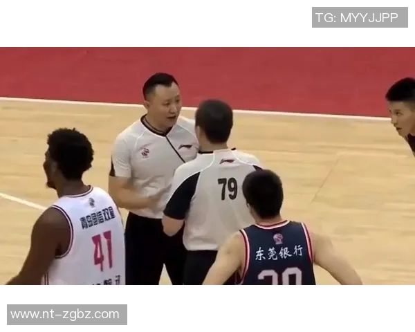 深圳篮球队配合引发热议球迷对战术选择和球员默契产生分歧